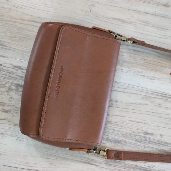 Portland Leather Tan Crossbody Bag - Picture 2 of 4